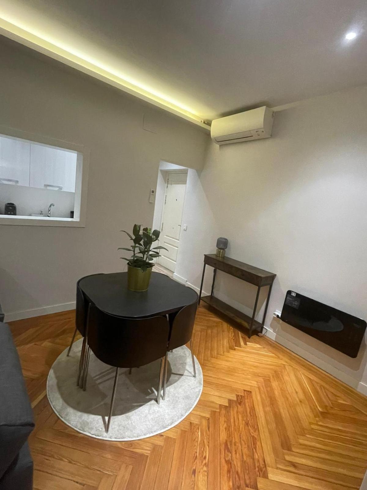 Apartment In Monumental Square Madrid Center エクステリア 写真